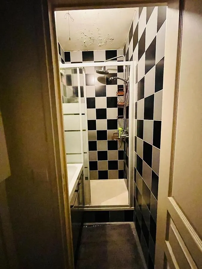 Appartement En Plein Coeur Du 10Eme Et Proche De Plusieurs Gares Paris Apartment